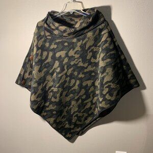 Cape/Poncho - Camo, heavy material - NWT